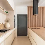 Freedom - Five Bedroom House With Balcony *