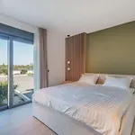 Freedom - Five Bedroom House With Balcony
