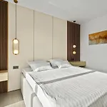 Freedom - Five Bedroom House With Balcony *
