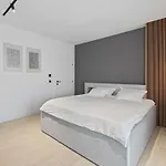 Vikendica Freedom - Five Bedroom House With Balcony