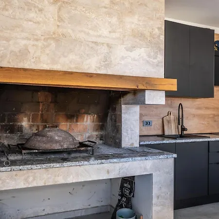 Freedom - Five Bedroom House With Balcony Vodice