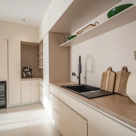 Freedom - Five Bedroom House With Balcony * Mala Cista