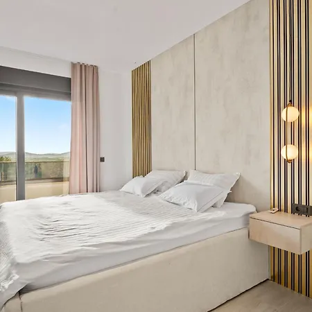 Freedom - Five Bedroom House With Balcony * Vodice