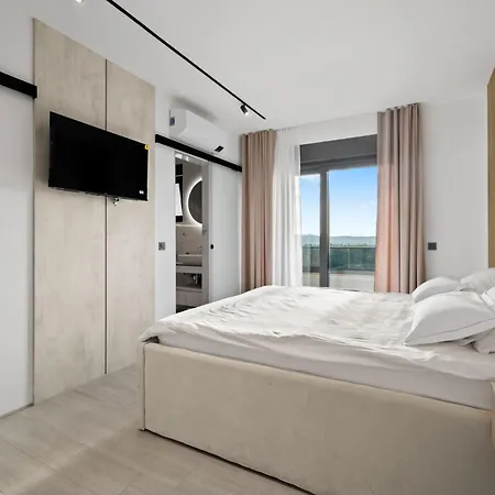 Freedom - Five Bedroom House With Balcony Vodice