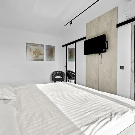 Freedom - Five Bedroom House With Balcony * Vodice