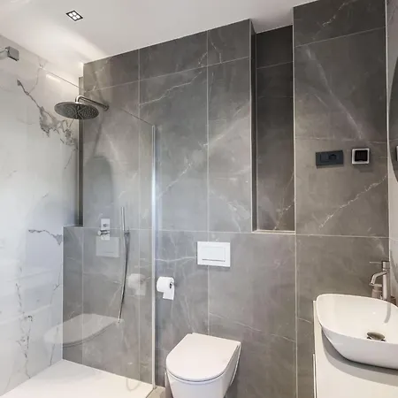 Freedom - Five Bedroom House With Balcony Vodice