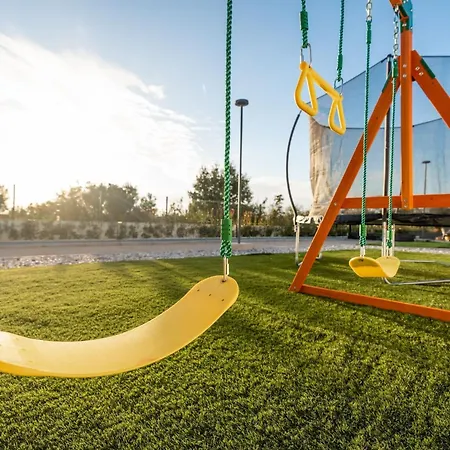 Freedom - Five Bedroom House With Balcony