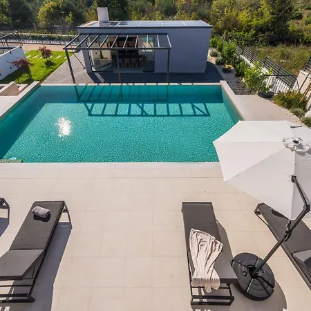 Freedom - Five Bedroom House With Balcony Dom wakacyjny
