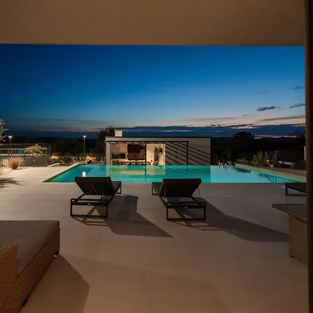 Freedom - Five Bedroom House With Balcony * Vodice