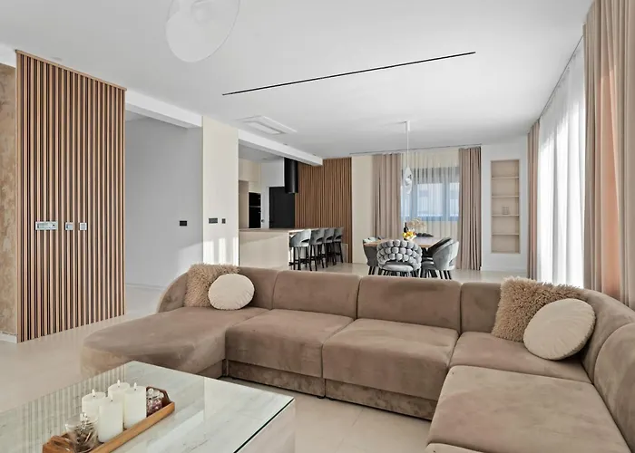 Freedom - Five Bedroom House With Balcony Ferienhaus *