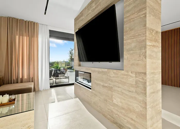 Freedom - Five Bedroom House With Balcony Vakantiehuis Mala Cista