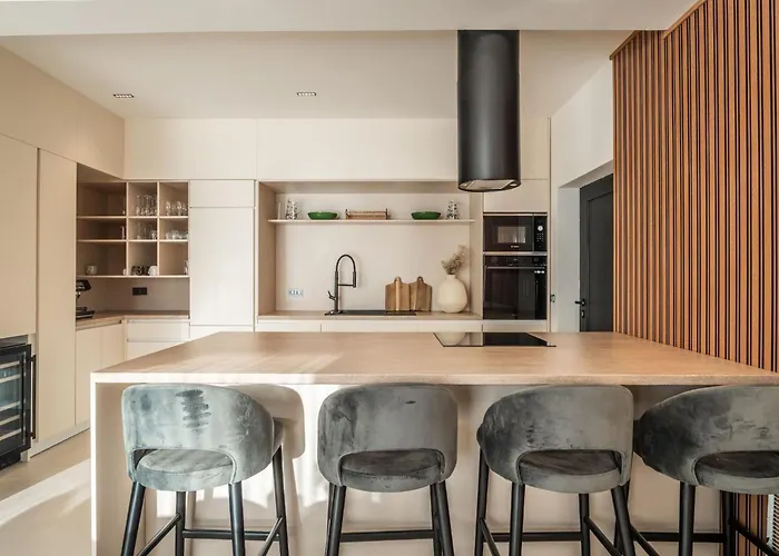 בית נופש Freedom - Five Bedroom House With Balcony *