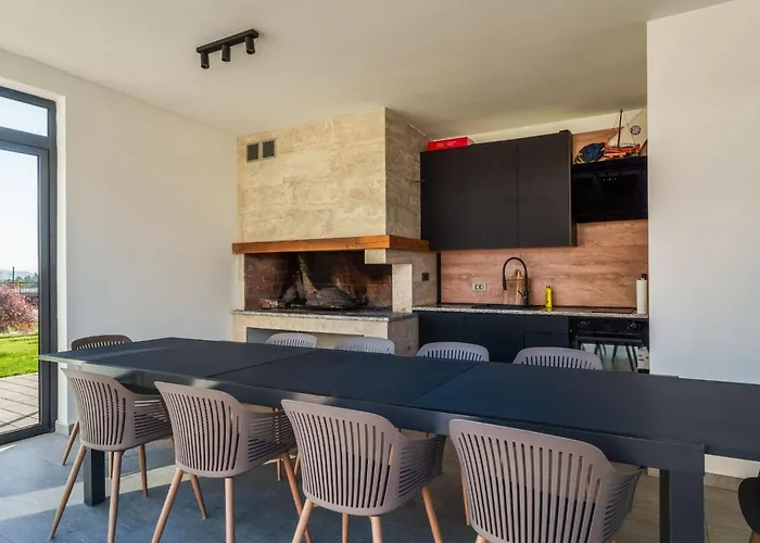 Freedom - Five Bedroom House With Balcony Vakantiehuis