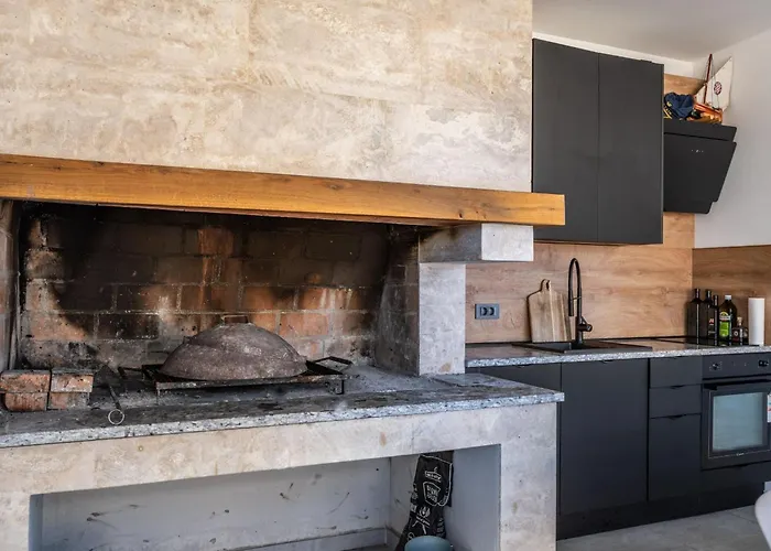 Freedom - Five Bedroom House With Balcony Vodice