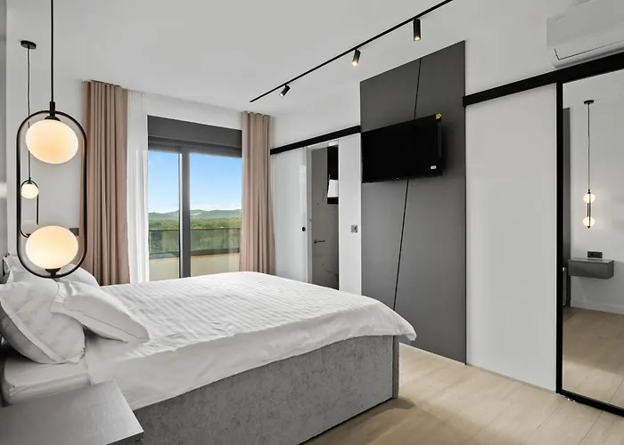 Freedom - Five Bedroom House With Balcony בית נופש *