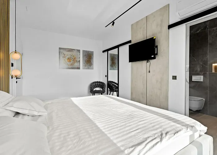 Freedom - Five Bedroom House With Balcony * Vodice