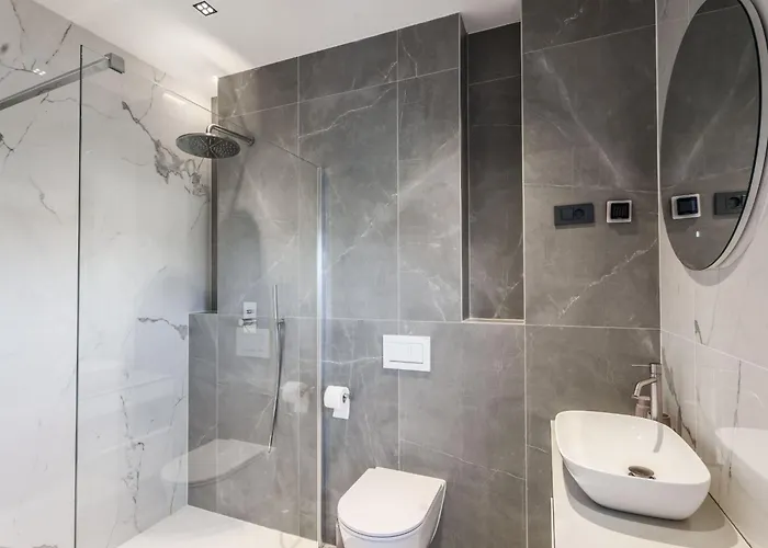 Freedom - Five Bedroom House With Balcony Vodice