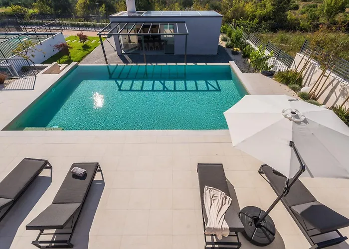 Freedom - Five Bedroom House With Balcony Vakantiehuis