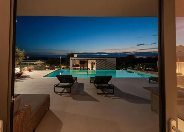 Freedom - Five Bedroom House With Balcony * וודיצה